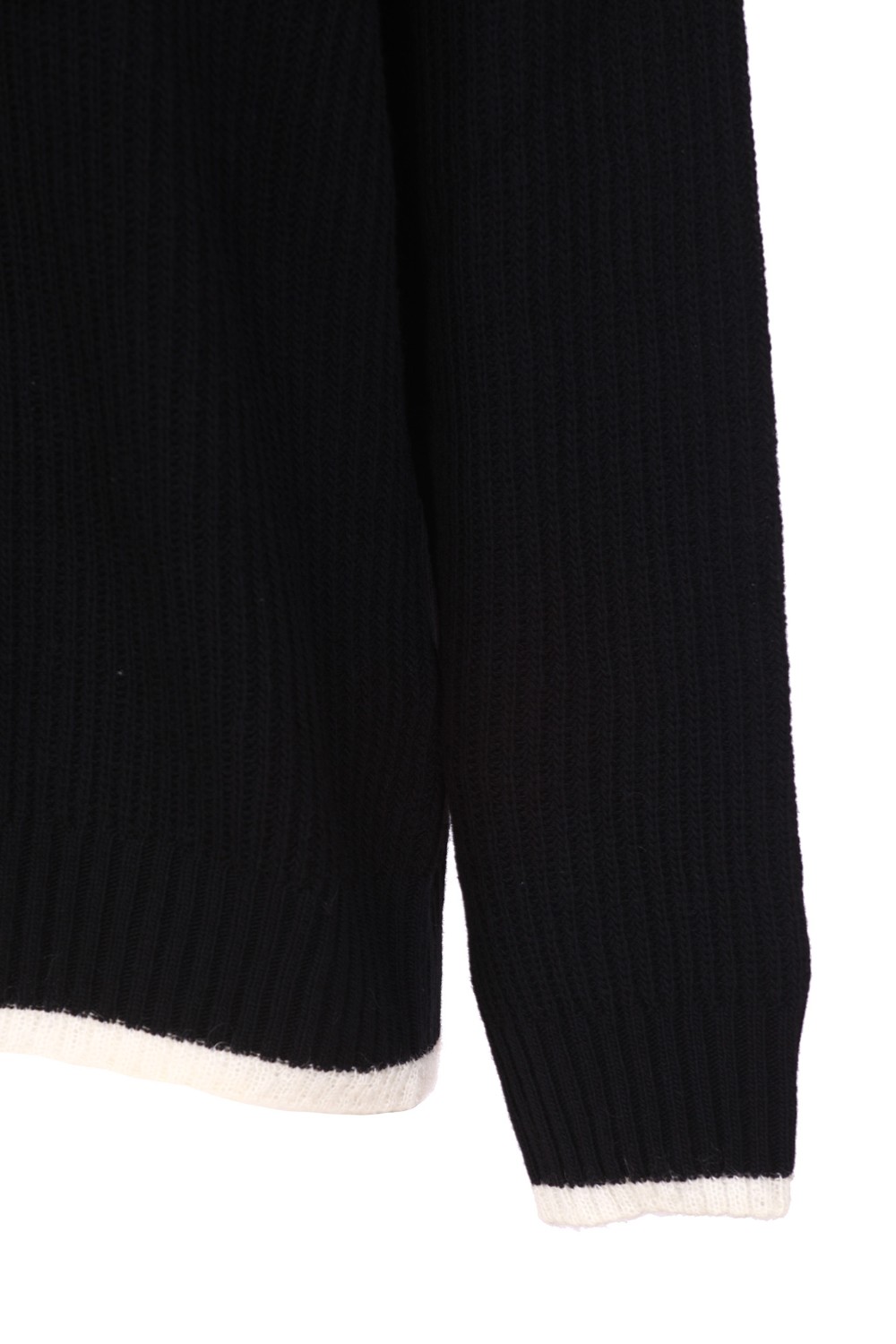 shop MONCLER Saldi Pull: Moncler maglia a collo alto in lana con logo.
Profilo in contrasto sul fondo della amglia.
Composizione: 100% lana vergine.
Fabbricato in Bulgaria.. 9F00005 M1115-999 number 214488